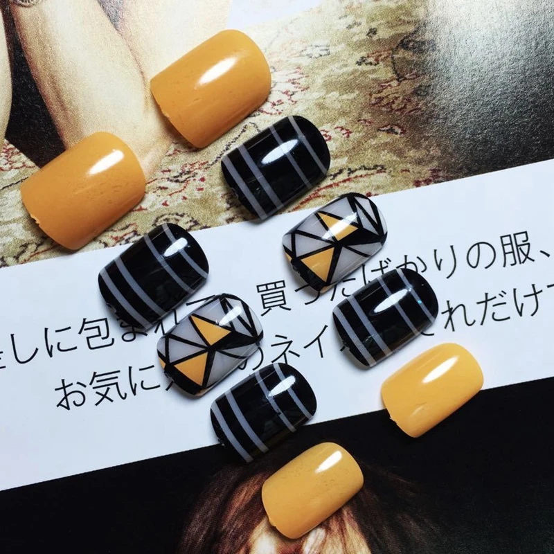 

Fashion Black False Nail Shiny Orange Gray Stripe Triangle DIY Nail Art Press On Nail Full Cover Manicure Tools Z095
