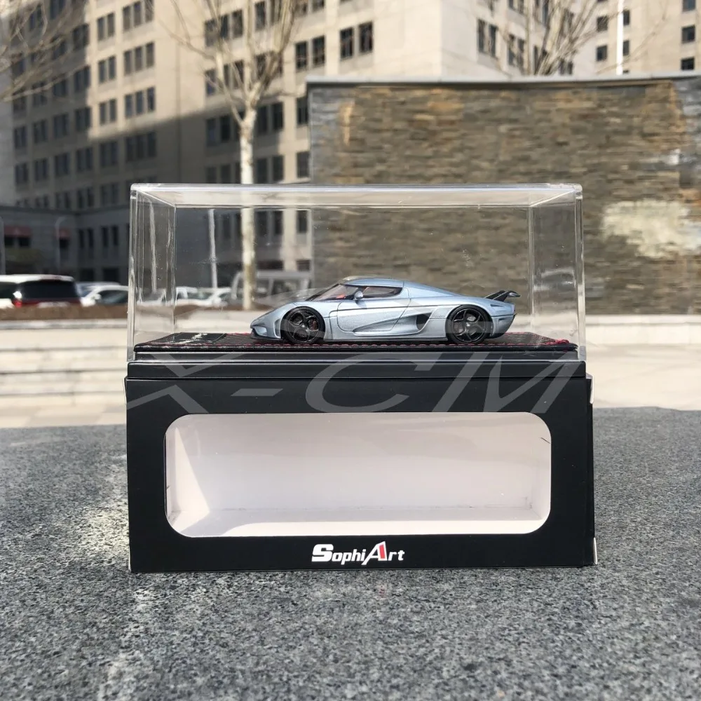 Полимерная модель автомобиля SophiArt Koenigsegg Regera 1:43 (серебристый/синий) + маленький