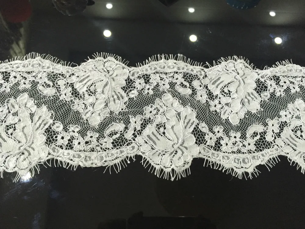 

Eyelash Scalloped Egde Chantilly Lace Trim with Cording cording french lace trim 3 meters per pc white color