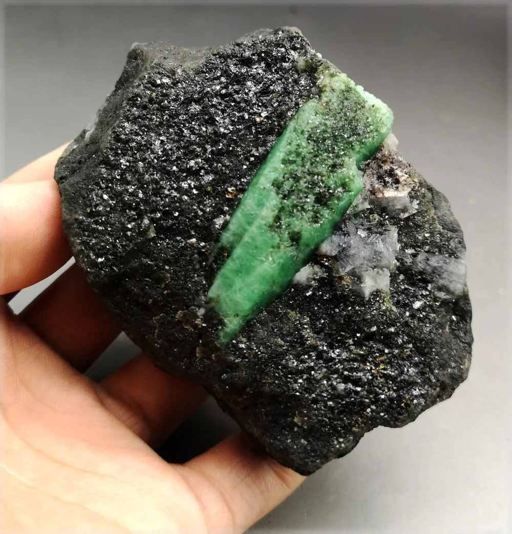 

Big! 288g Natural rare emerald mineral Original Stone crystal teaching specimen stone collection from China