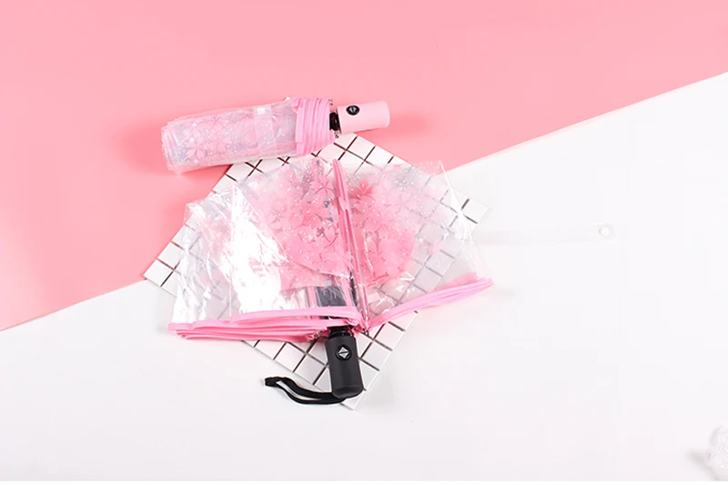 Folding a small fresh umbrella18