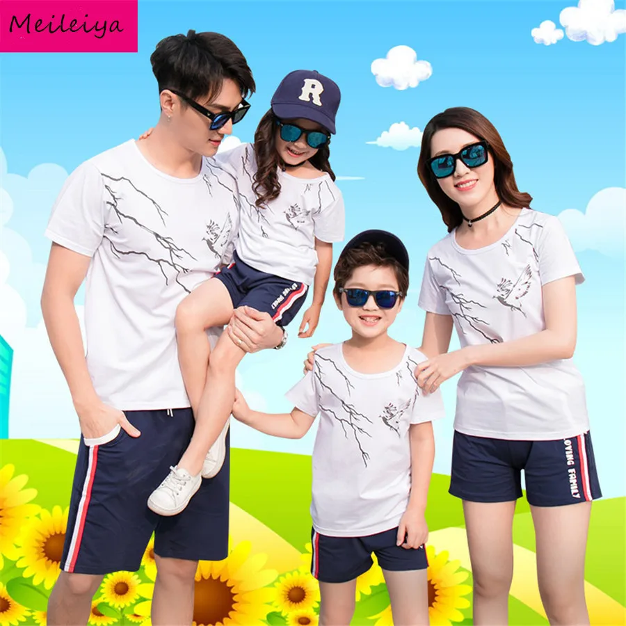 Одинаковые комплекты для семьи лето 2019 футболка мамы и дочки папы сына шорты