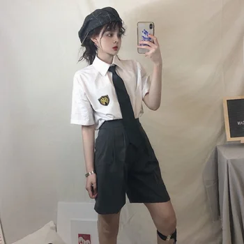 

Shorts female 2019 female summer new fashion ins net red retro wild simple wide leg suit shorts black shorts female
