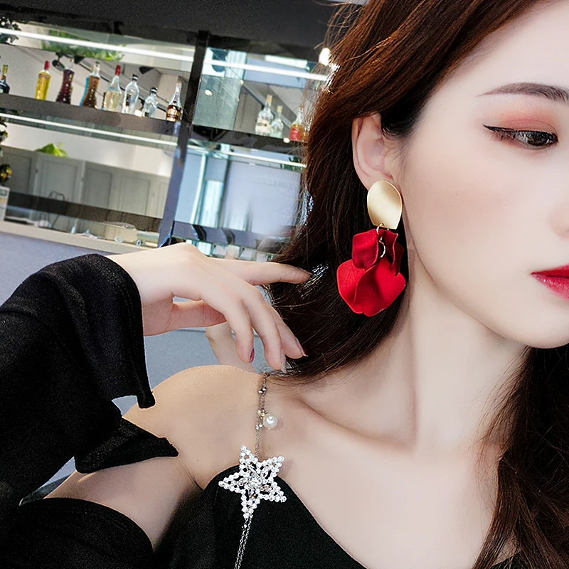

Korea Vogue Temperament Earring Drops Euramerican Exaggerated Long Money Earring Name Beautiful Wind Sexy Rose Red Big Earring