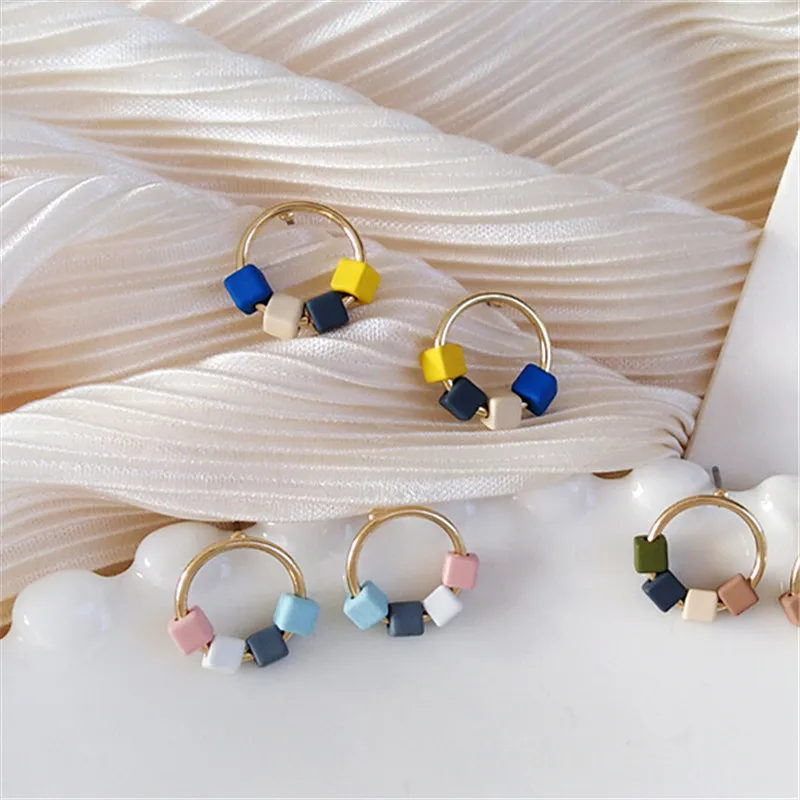 Fashion color earrings creative geometric circular earrings Ms exquisite fashion earrings New earrings girl a birthday present