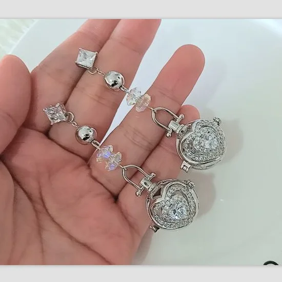 

SHIYING (with 2 soft ball)2019 cz heart perfume Essential Oil Aromatherapy open Locket earrings diy earrings 0015