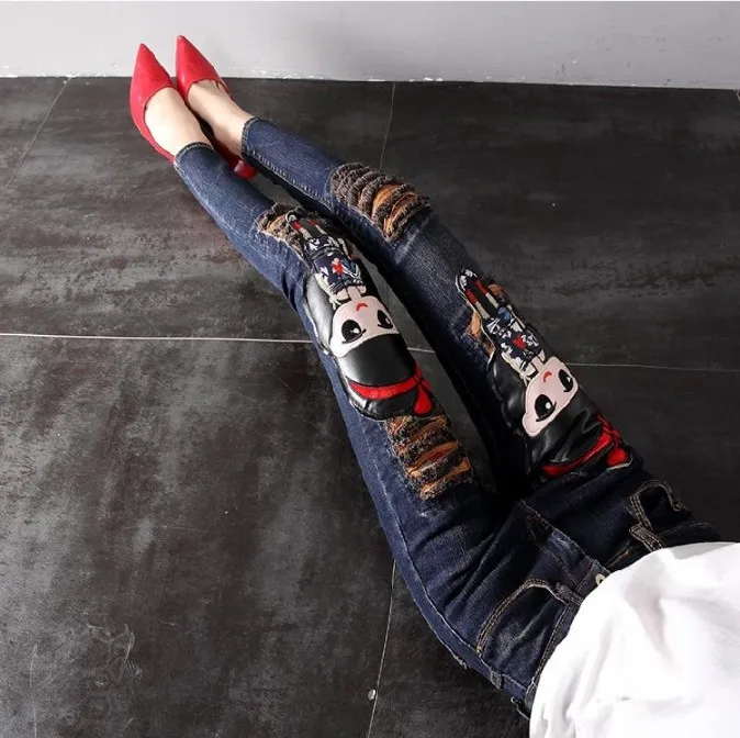 2019 женские Модные весна и осень джинсовые брюки узкие ковбойские длинные штаны студенты мультфильм отверстия зауженные джинсы-карандаш