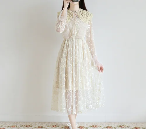 

The 2019 Spring Clothes Retro Embroidery Mesh Yarn Two Long Dresses with Immortal Lace Temperament