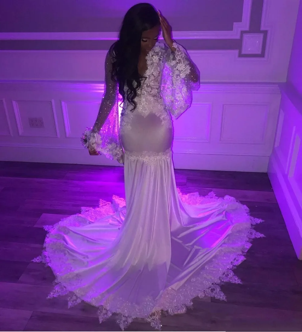 

Sexy African Illusion Mermaid White Lace Prom Dresses Long 2019 V Neck Flower Appliqued Prom Dress For Black Girls Party Gowns