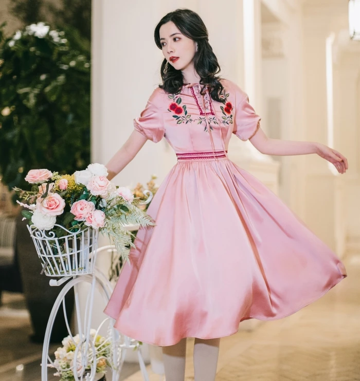 

Summer Palace Style Puff Sleeve Mid-length Vintage 1960s Embroidered Dress Audrey Hepburn Vintage Women Dress Party Vestidos
