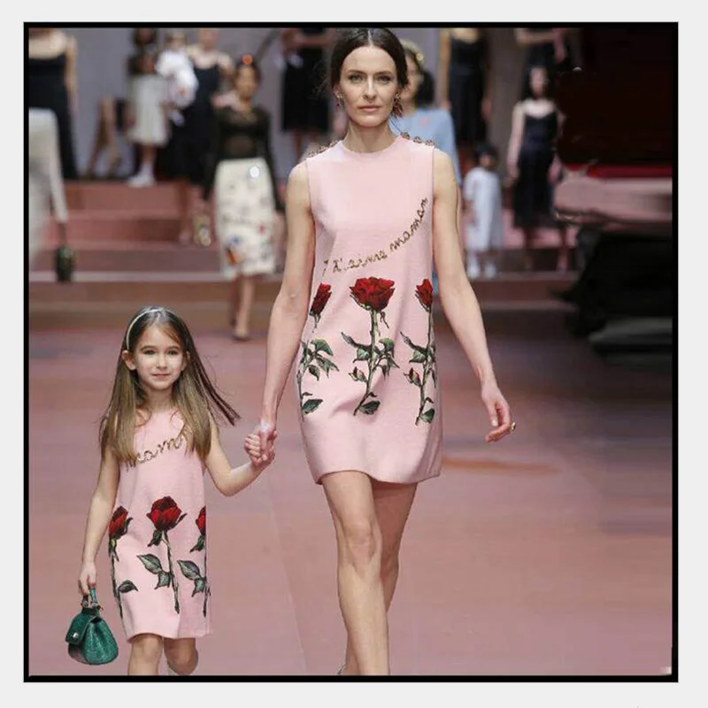 mother and child dress alike