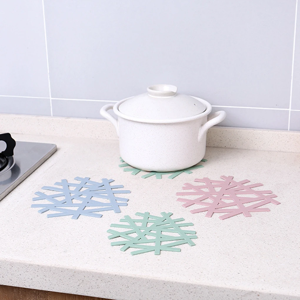 

16.5cm Snowflake Shape Silicone Heat Resistant Pad Kitchen Accessories Hollow Household Casserole Pad Anti-hot Mat