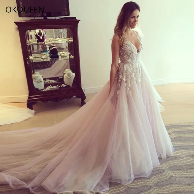 Fashion Blush Pink Wedding Dresses Sexy Plunging Neckline Appliques Zipper Backelss Bridal Dress Charming Organza Chapel Train Wedding Gowns-