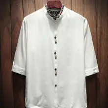 Футболка в масках с золотой цепочкой и жемчугом