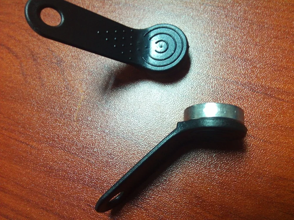 DS1990A-F5 compatible with magnetic