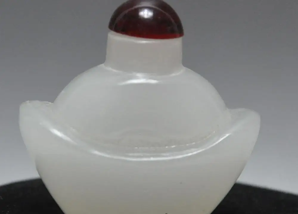 

collect chinese Exquisite Glass Carving wealth yuanbao Snuff bottle statue