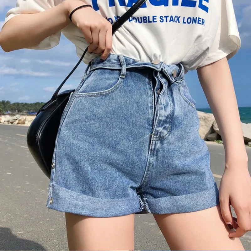 

2019 Spring Korean Style High Waist Wide Leg Women Denim Shorts Washed Plus Size Cuffed Button Decoration Ladies Short Pants