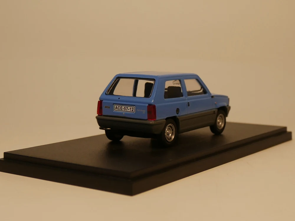 IST 1:43 Fiat Panda I литой модельный автомобиль