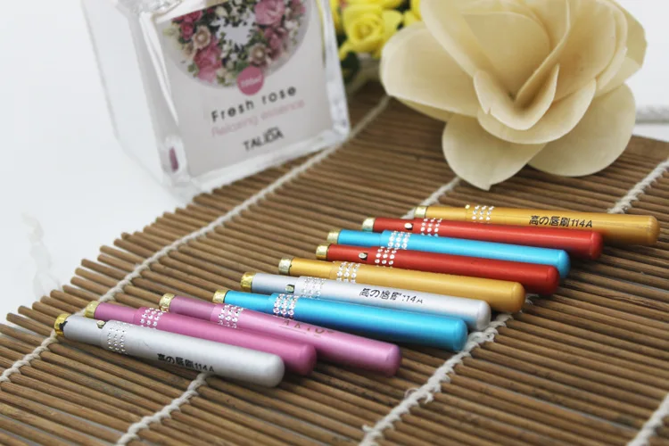 

1PC Professional Portable Gloss Lip Brush Travel Capped Retractable Lipstick Brush Makeup Tools