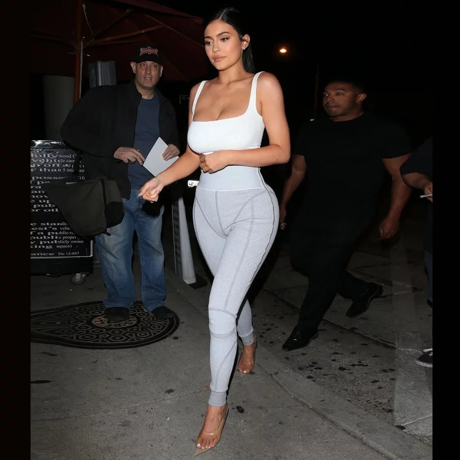 

Tina Beauty Kylie Designer Gymwear 2 Piece Set Square Neck Midriff Bustier & Stretch Full Length Hash Line Pant Sweat Set