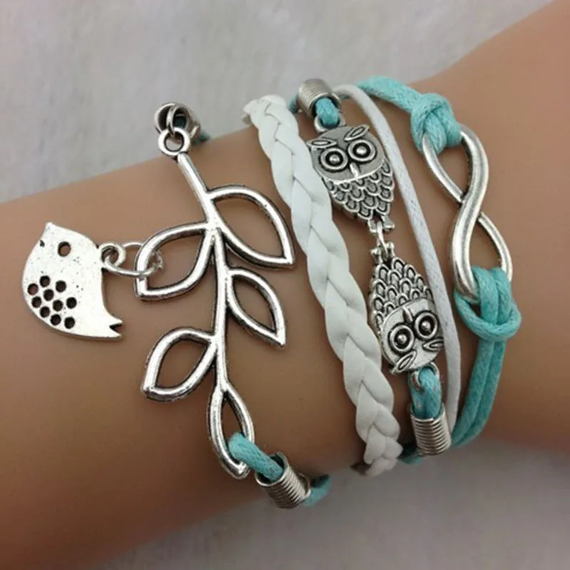 Браслет для подростка девочки. Браслет молодежный для девушки. Корейские браслеты. Браслет на мемори проволоке. Браслет с детьми.