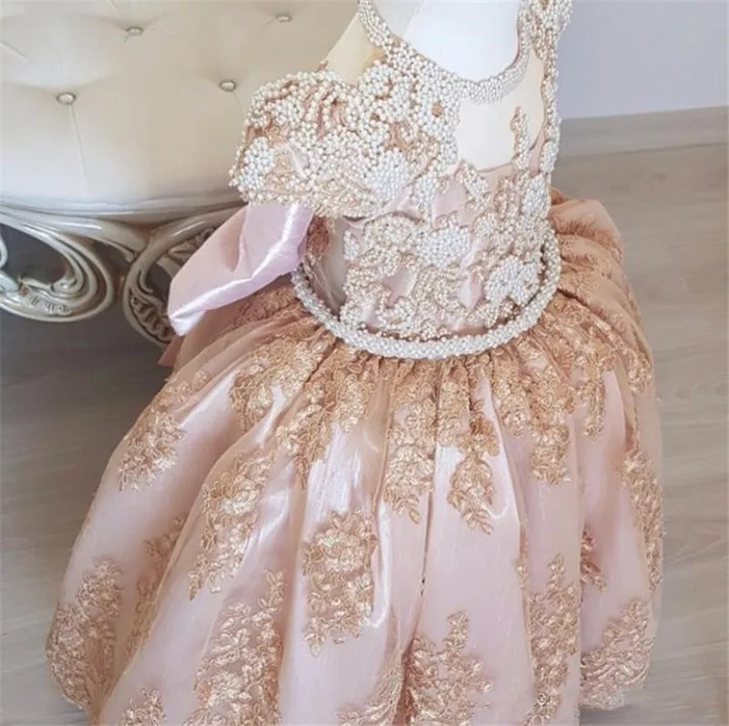 Luxe Parels Lace Bloem Meisje Jurken Korte Mouwen Meisje Bruiloft Gast Jurken Pageant Birthday Party Gownslx Luxe Parels Lace Bloem Meisje Jurken Korte Mouwen Meisje Bruiloft Gast Jurken Pageant Birthday Party Gownslx