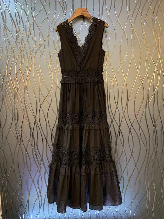 

Summer 2019 New Woman Deep V-neck Lace Stitched Neck Sleeveless Pure Color Dress 618