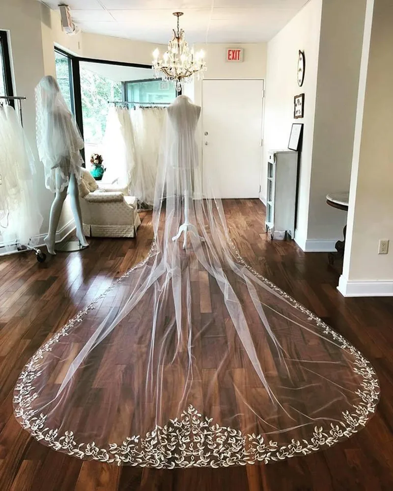 

2019 Designed Wedding Veils Cathedral Length Bridal Veils Lace Edge Appliqued One Layers Customized Bridal Veil With Free Comb