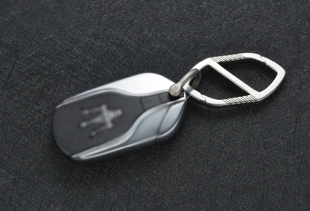 Креативный настоящий титановый мужской брелок для ключей, Супер Легкий Титановый автомобильный брелок с пряжкой, брелок для ключей, держатель, инструмент для повседневного использования, роскошный подарок для мужчин