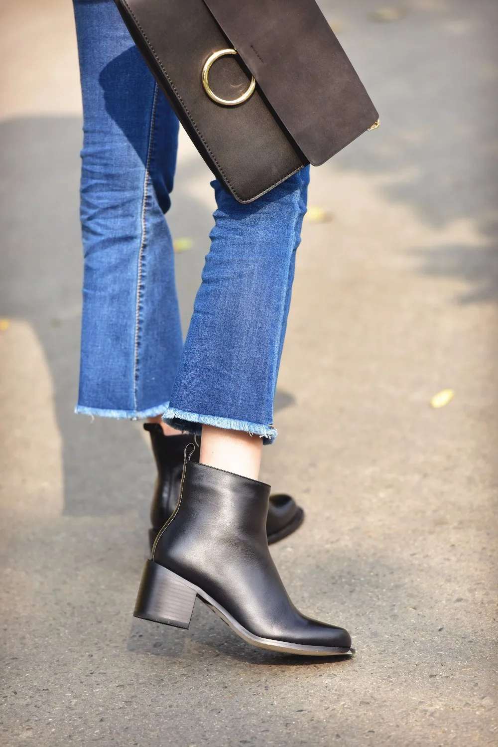 Женские удобные ботильоны из натуральной кожи на среднем каблуке; фирменный дизайн; высокое качество; осенние короткие ботиночки; женская обувь