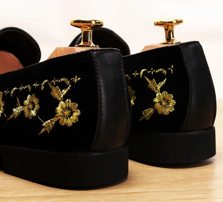 Итальянская мужская Дизайнерская обувь без застежки с золотой цветочной вышивкой; повседневные дизайнерские лоферы; замшевая обувь; размеры 38-44