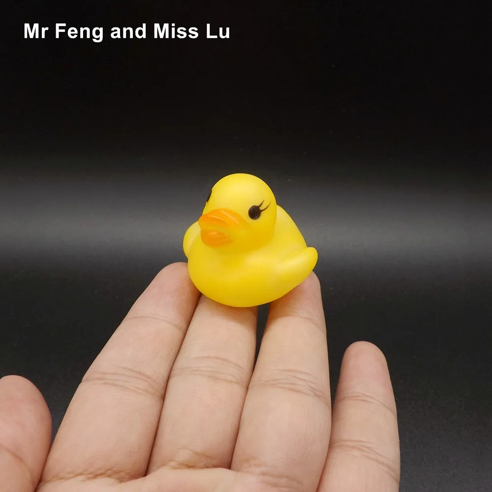 оригами уточка. уточка. уточки. игрушка "утенок". маленькая резиновая утка.