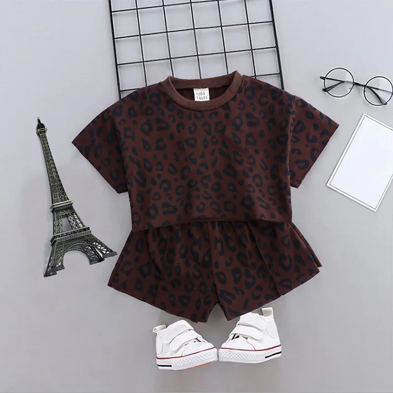Лидер продаж года, летний модный комплект одежды с леопардовым принтом для маленьких девочек, 2 предмета, блузка с короткими рукавами+ шорты Повседневный костюм для девочек - Цвет: Коричневый