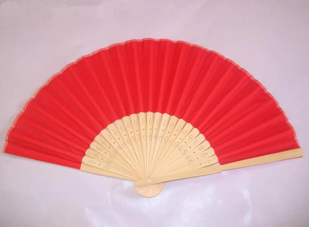 Простые цветные белые ручные вентиляторы 100 шт/партия китайский дешевый складной веер для свадеб сувениры маленький бамбуковый Шелковый веер из ткани