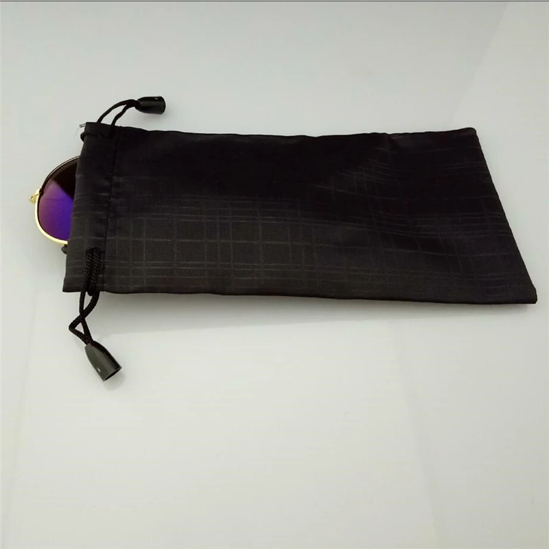 Cheap 100 pcs lot Glasses Case Soft Waterproof Plaid Cloth Sunglasses Bag Glasses Pouch Black Color Wholesale Good Quality Y90