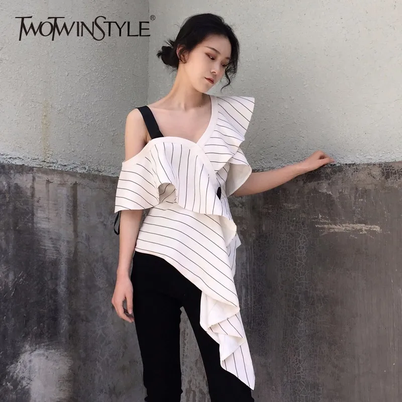 Tanie TWOTWINSTYLE Paski Sexy Koszula Kobiet Off Shoulder Ruffles Tunika Wysokiej Talii Zamek Nieregularne Bluzka Top Lato OL Tide Odzież