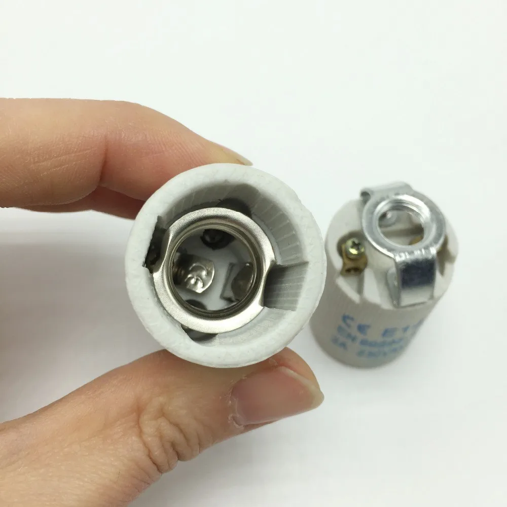 Ceramic E14 lamp socket (1)