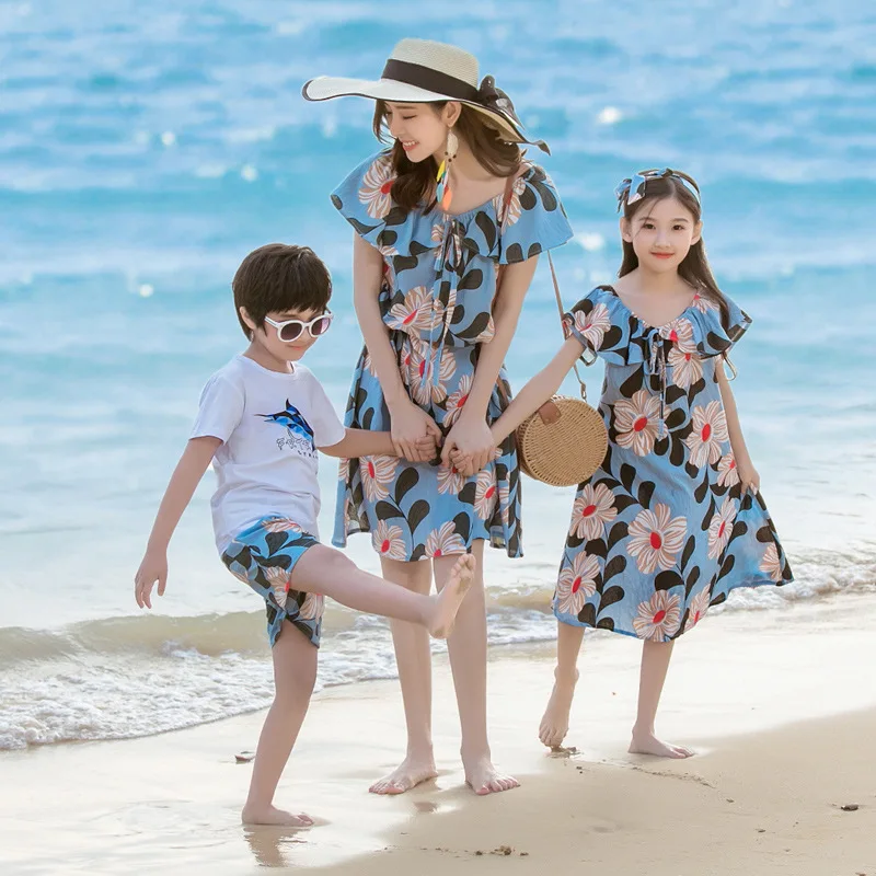 Holiday Family Matching Outfits Off Shoulder Mother and Daughter Dresses Mommy and Me Clothes Dad Son Clothing Sets Summer Look