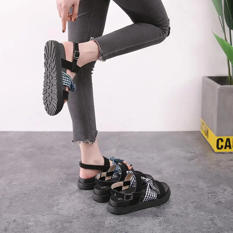 

2018 summer new style 100 take bowknot thick bottom sandal flat-bottomed comfortable Roman shoe big size female shoe fashion6.15