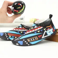 Детский мультфильм носки для детей ясельного возраста обувь Нескользящая обувь плавать Upstream обувь кожи-кожи обувь стильная футболка с изображением персонажей видеоигр сандалии AL11
