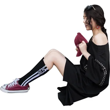 

New street fashion personality black and white crew comfortable breathable street skateboard men and women socks