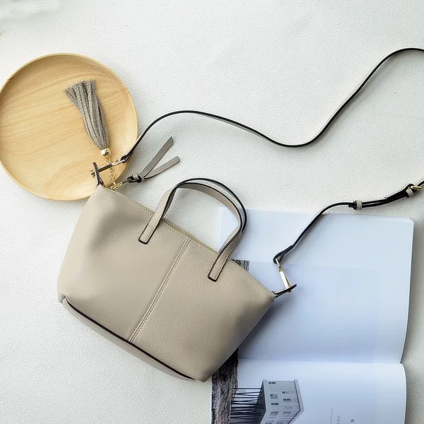 

Europe Street section import head layer cowhide simple fashion dumplings fringed bag leather handbag