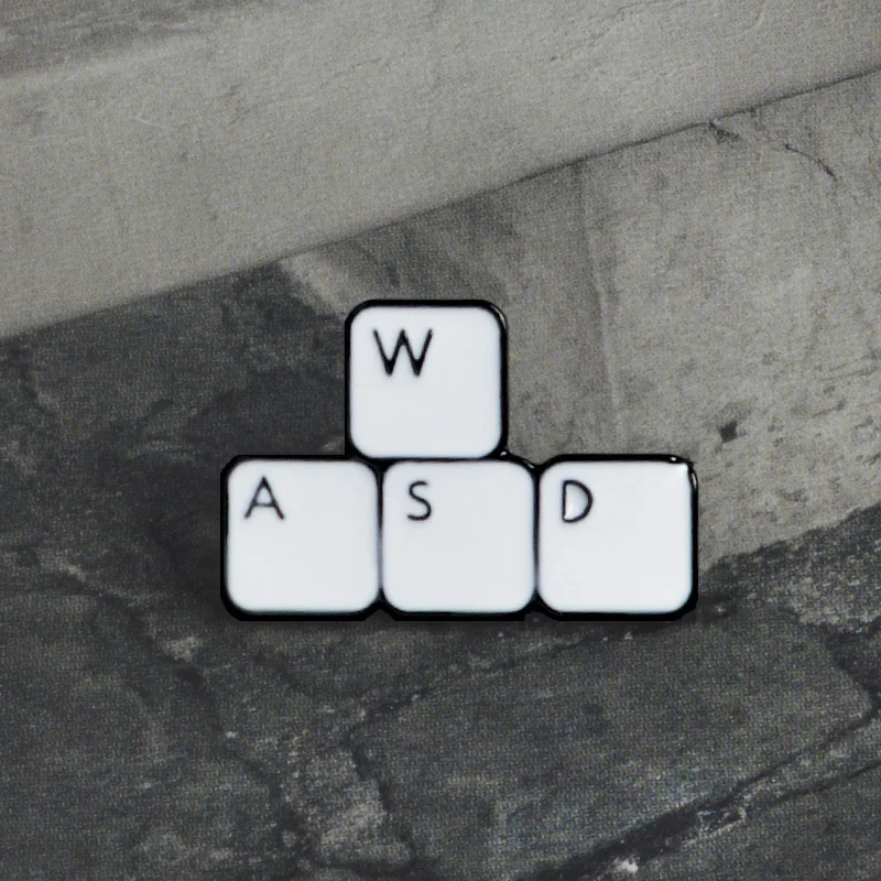 Клавиатура WASD WSAD булавки броши значки на лацкан с твердой Эмалью рюкзак куртки сумки аксессуары для мужчин Womn забавные булавки