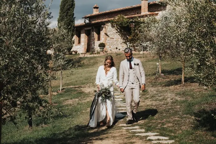 simply-beautiful-tuscan-wedding-at-the-lazy-olive-4-events-27-700x467