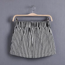 Подгонянные женские повседневные летние шорты с эластичным поясом женские черные и белые полосатые шорты