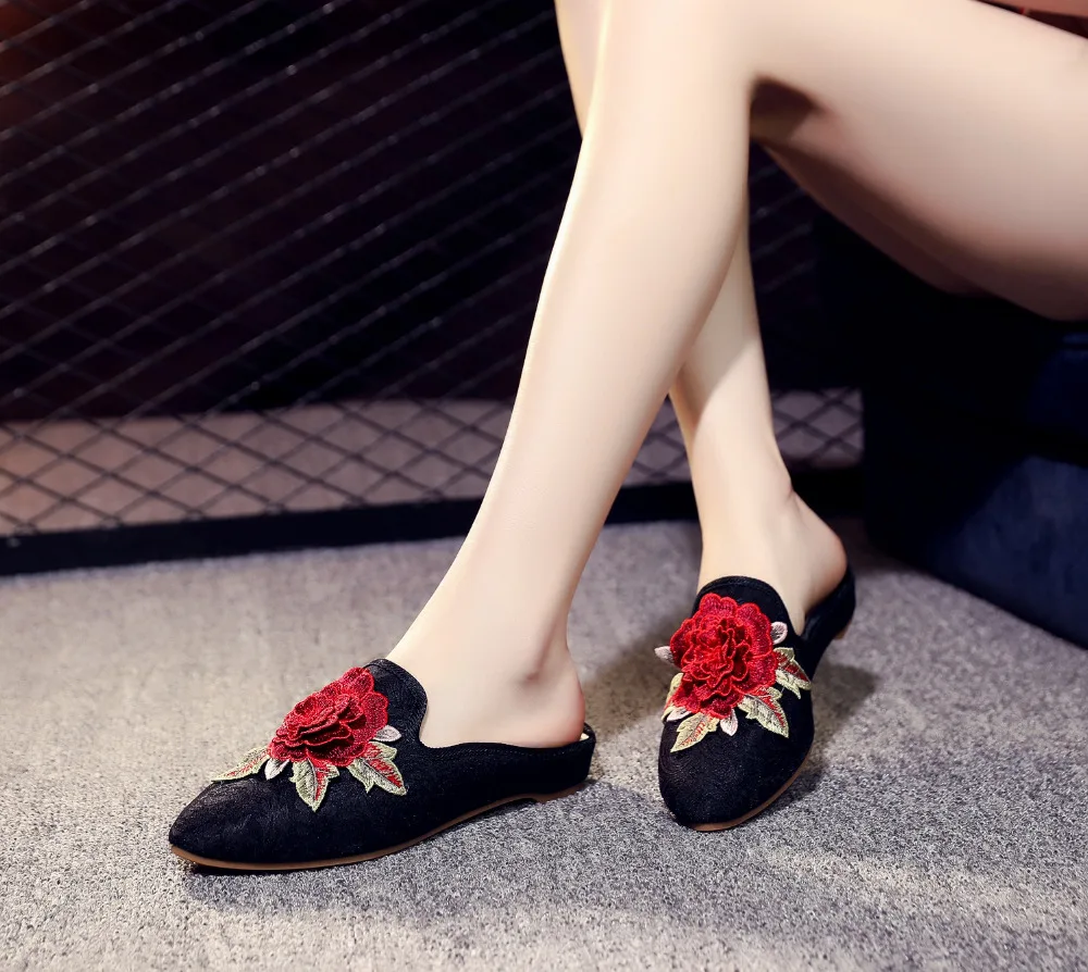 Veowalk/женские тапочки ручной работы с объемной цветочной вышивкой; хлопковые тапочки с острым носком; Женская удобная обувь в винтажном стиле; Женская китайская обувь с вышивкой