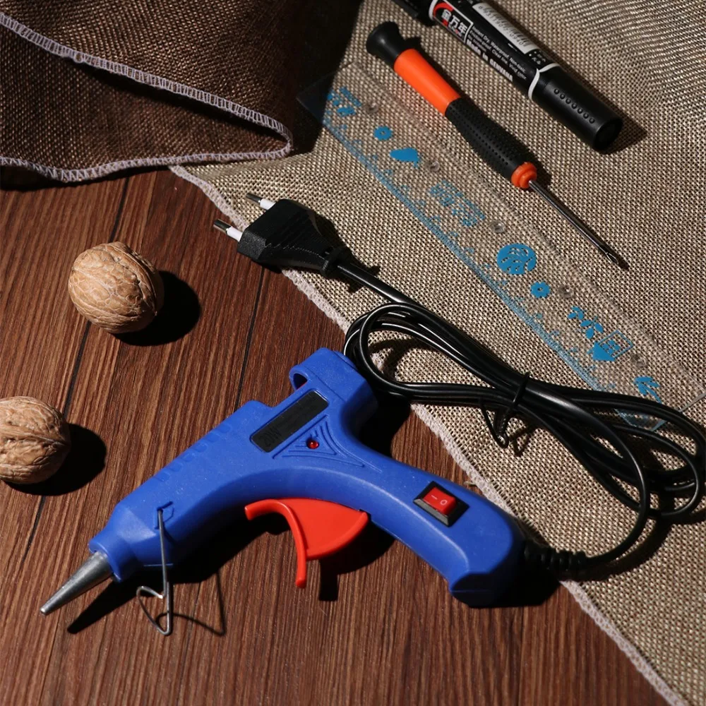 Как пользоваться горячим пистолетом с клеем пошагово. Клей пистолет для рукоделия в руках. Как пользоваться горячим пистолетом с клеем пошагово. Как пользоваться горячим пистолетом с клеем пошагово. Самодельный клеевой пистолет.