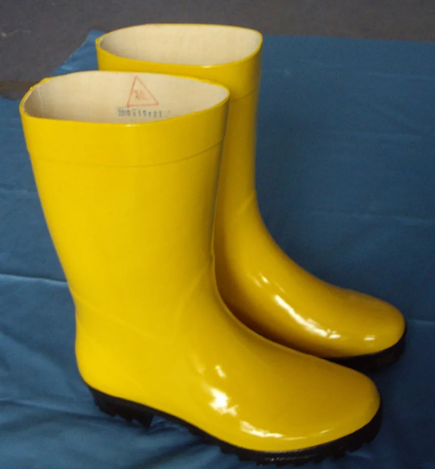 chemical resistant rubber boots
