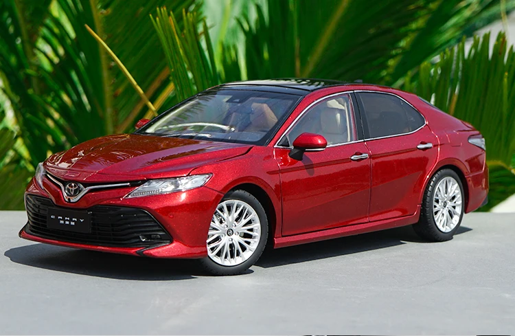 1/18 Toyota Camry 8-го поколения Литой Сплав Модель автомобиля игрушки для детей Коллекция подарков Черный Белый Красный