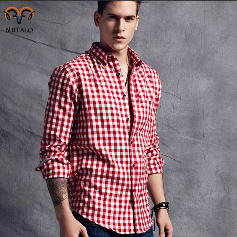 camisa roja y blanca hombre